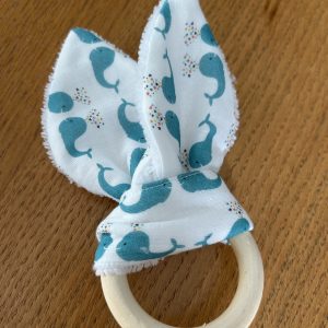 Anneau doudou "baleines vertes"